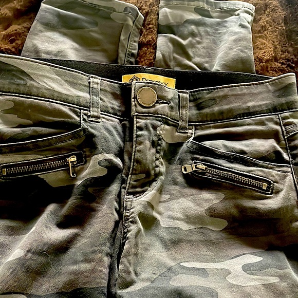 Two pair camo  skinny jeans. Size 2 I only wore once. Fits true to size. Bundle - Picture 2 of 5
